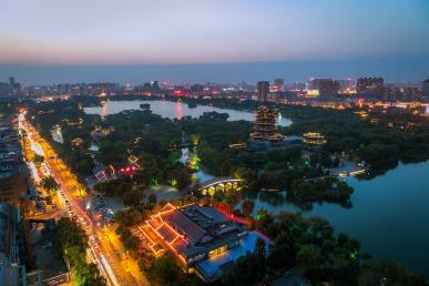 景点：大明湖夜景