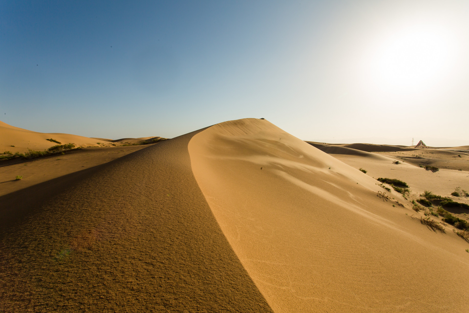 腾格里沙漠腹地封面图