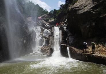 凤凰峡风景区  景区地址: 广东省江门市台山市端芬镇大隆洞风景区