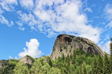 景点：可可托海石钟山