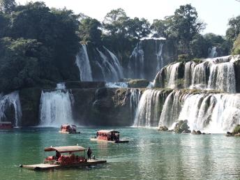 景点：德天瀑布