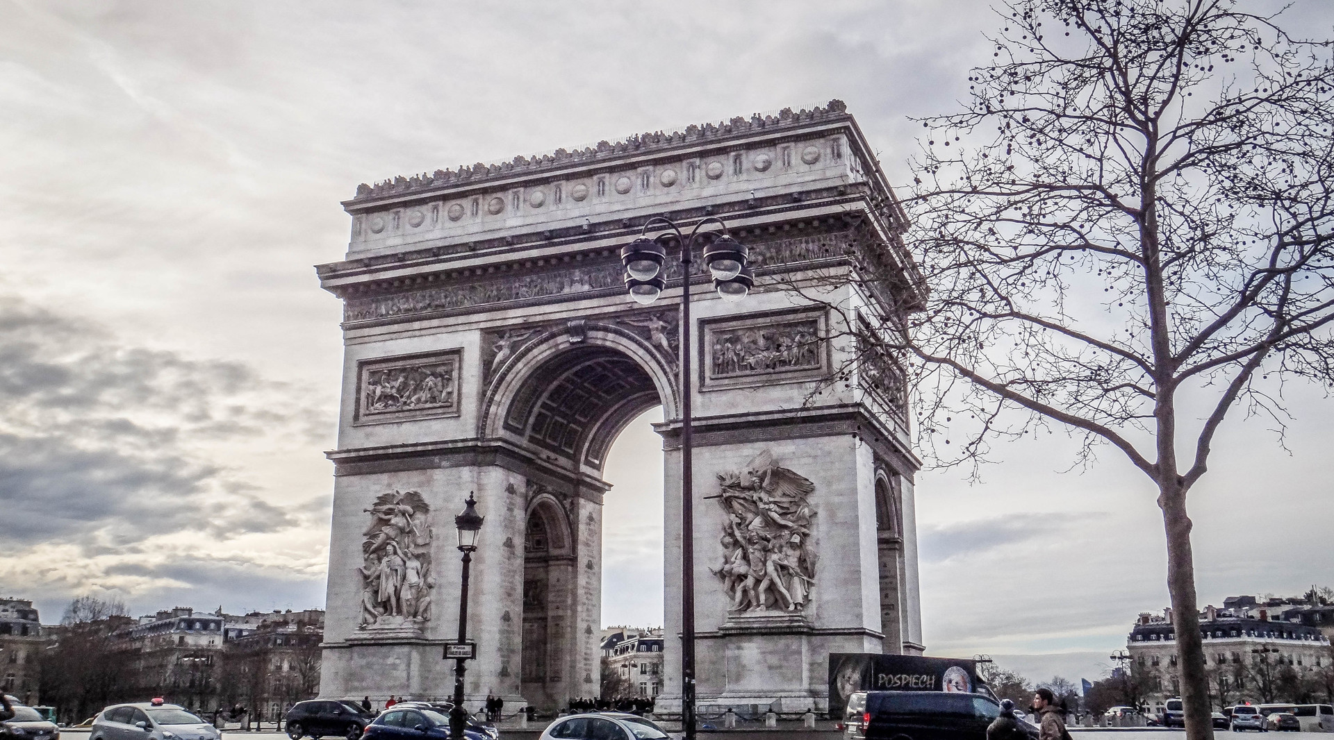 历史上的今天7月29日_1836年法国巴黎凯旋门举行落成典礼。