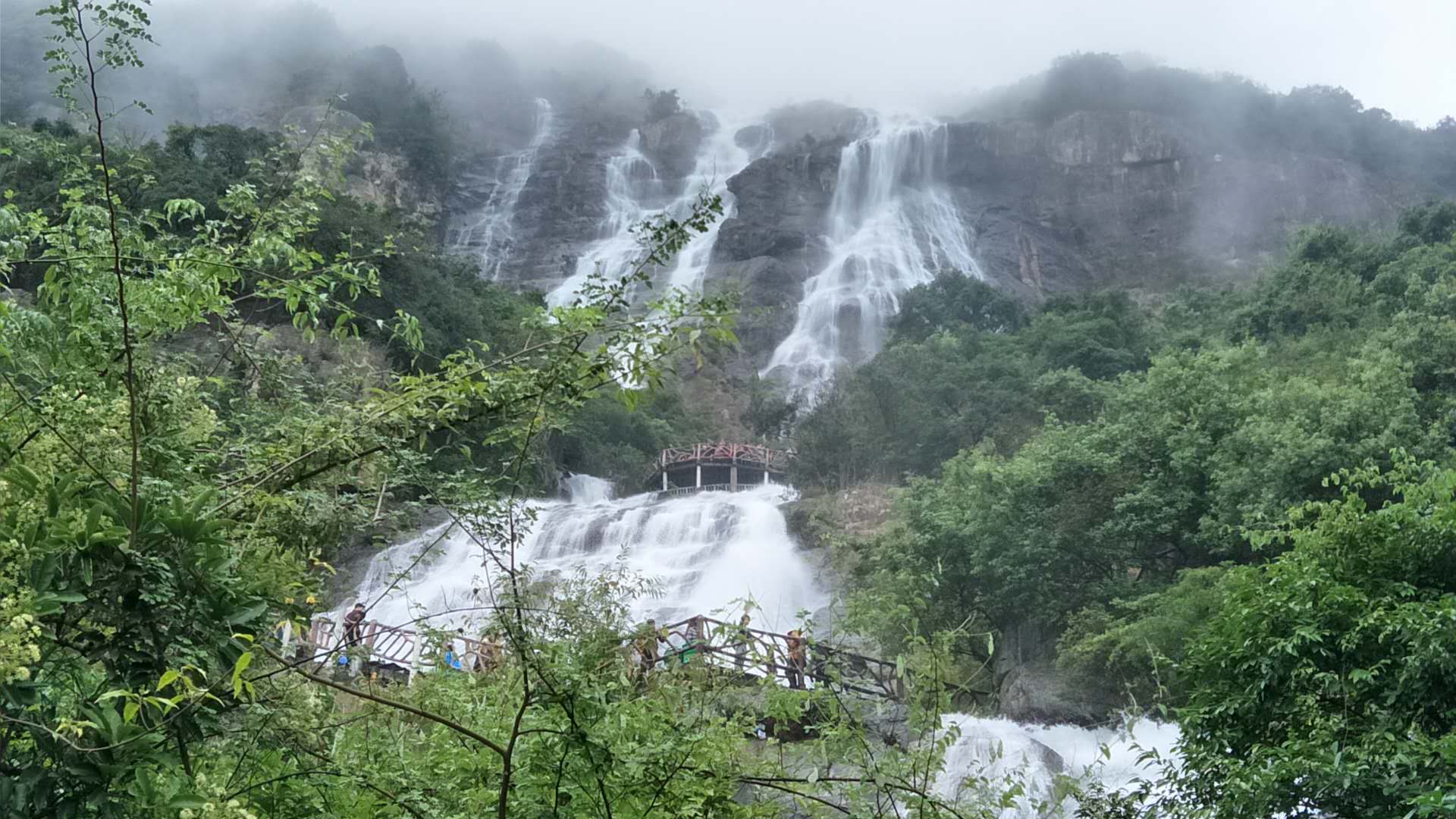 古老的千年瑶寨，藏在清远的群山中，给人一种很梦幻的感觉|瑶族|瑶寨|千年瑶寨_新浪新闻