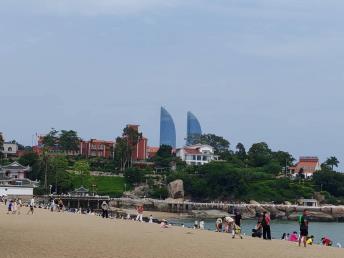 【海陆空随享厦门】<厦门鼓浪屿、空中健康步道、海上明珠塔、七彩环岛路、屿见闽南、集美学村4天>