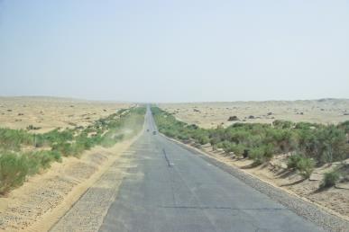 景点：塔克拉玛干沙漠公路
