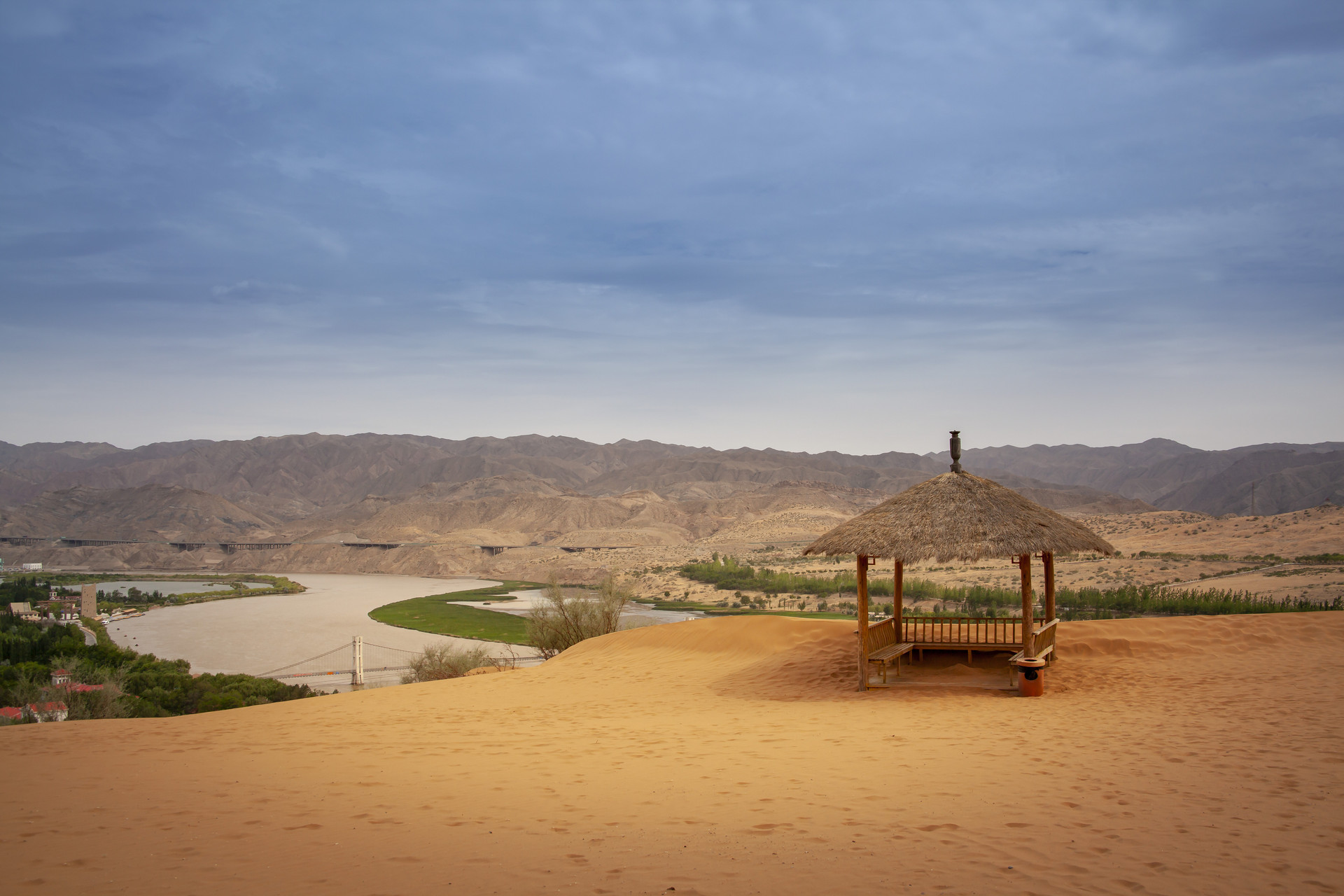 【携程攻略】中卫沙坡头景点,沙坡头旅游区是国家首批AAAA级旅游景区，是第一个国家级沙漠生态自然…