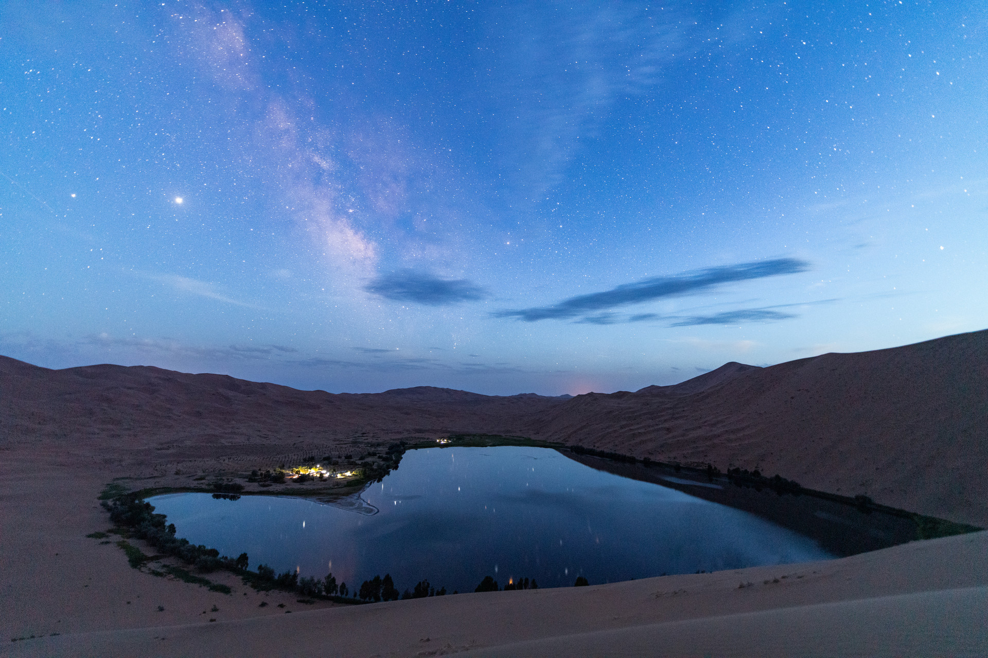 沙漠星空银河封面图