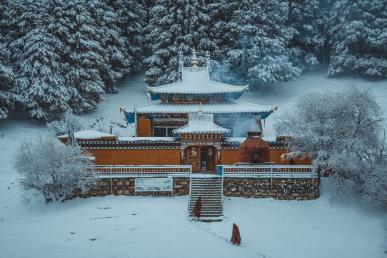 景点：格尔底寺雪景