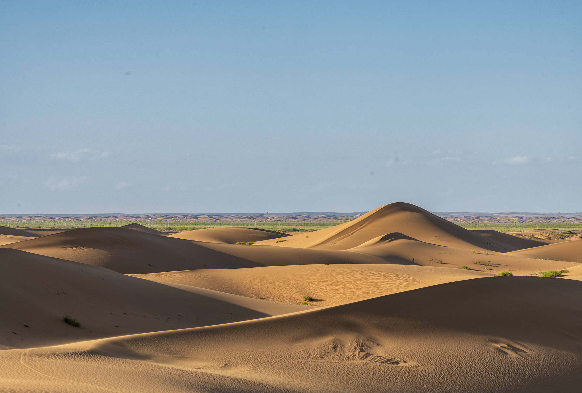 腾格里沙漠封面图
