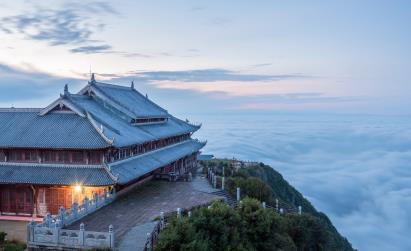 景点：峨眉山金顶风光